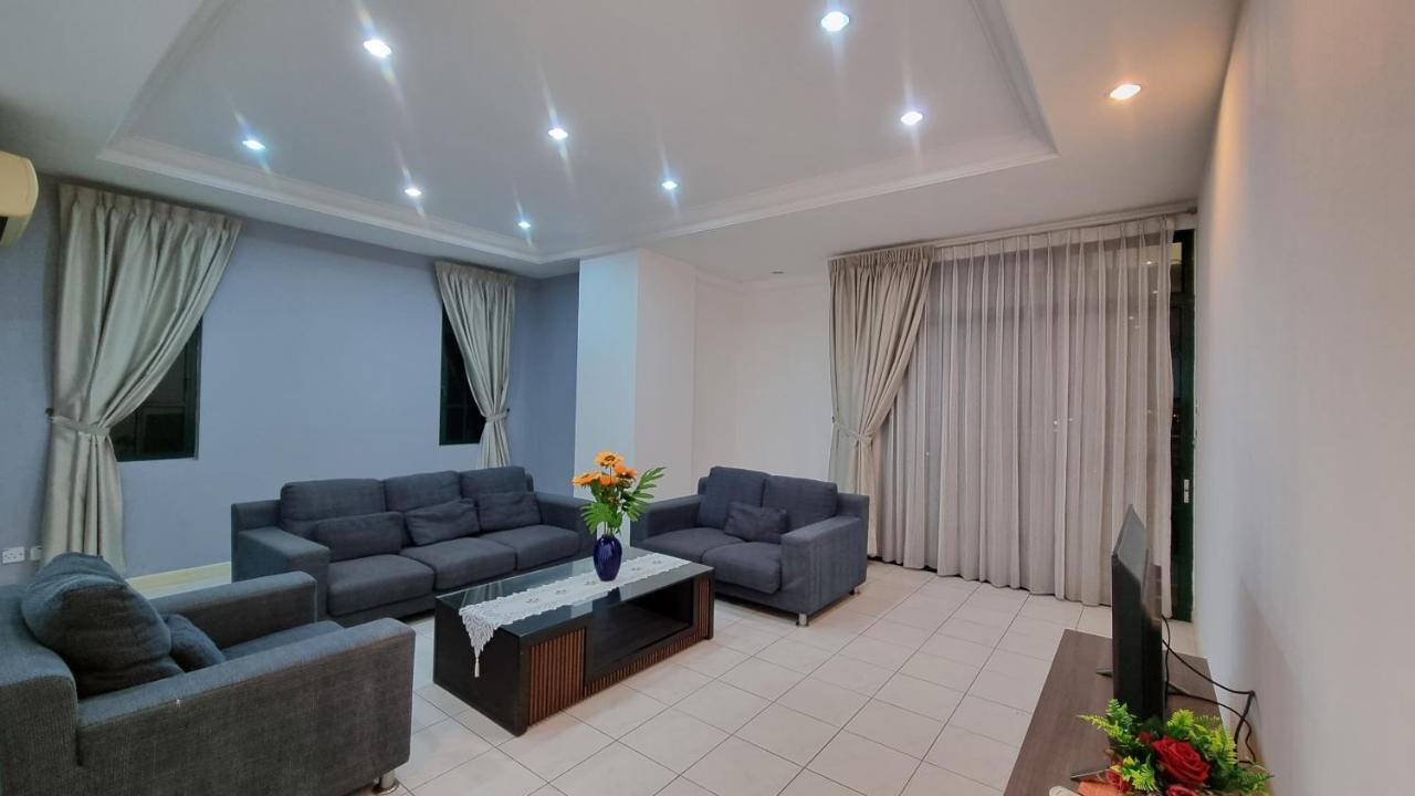 Kenyalang Emerald Riverine Resort Homestay Кучинг Екстериор снимка