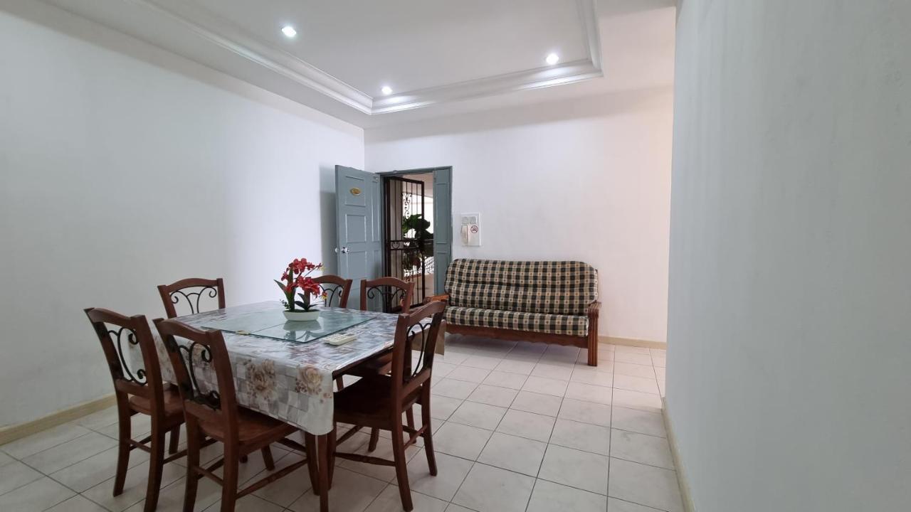 Kenyalang Emerald Riverine Resort Homestay Кучинг Екстериор снимка