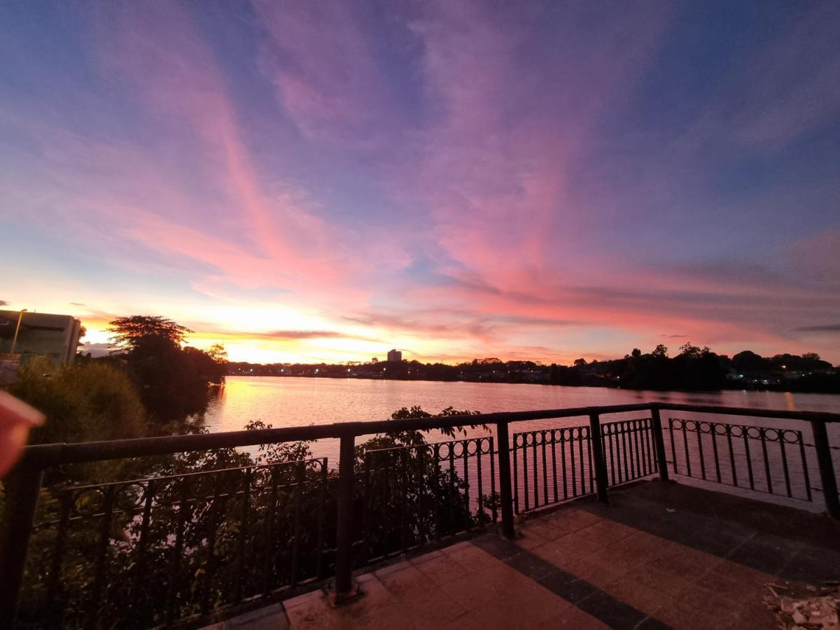 Kenyalang Emerald Riverine Resort Homestay Кучинг Екстериор снимка