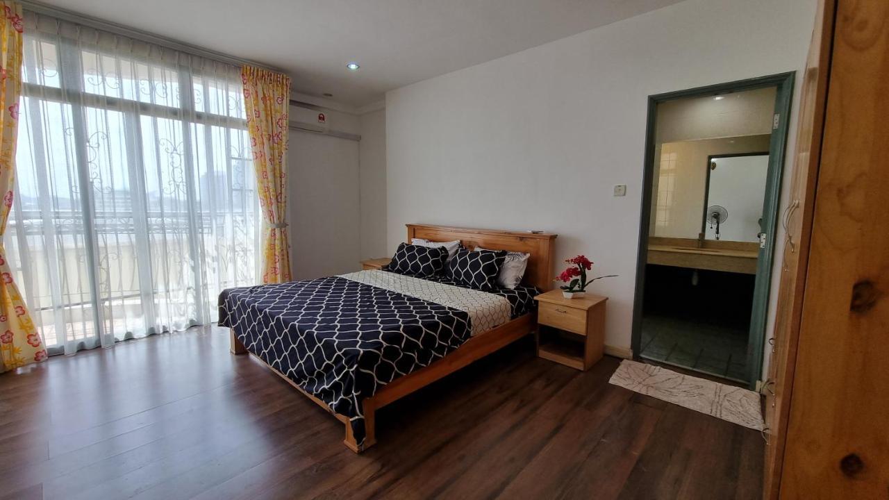 Kenyalang Emerald Riverine Resort Homestay Кучинг Екстериор снимка